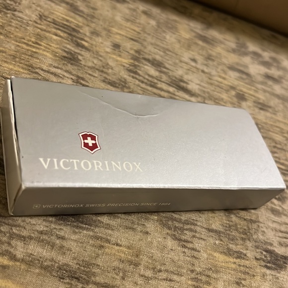NEW Victorinox RARE ‘Limited Edition’ collectible - Picture 2 of 11